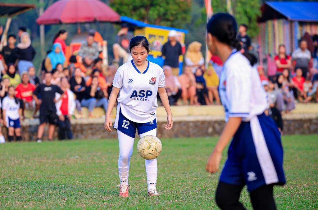 Jejak Gemilang Yesilia Intan: Pemain Sepak Bola Berbakat Asal Batang