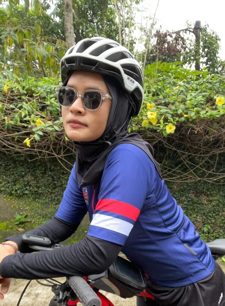 Membangun Impian dengan Passion: Halina, Dari Ilustrator Bermimpi Jadi Pengusaha Furniture