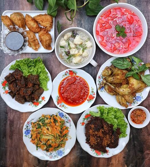 Tips Sehat Buka Puasa: Variasi Makanan dan Keseimbangan Nutrisi Selama Ramadan