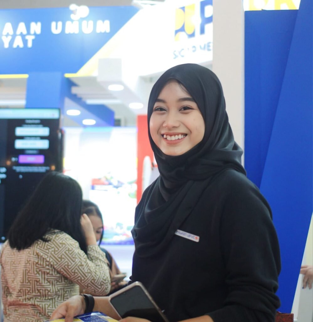 Umul Fadilah Berbagi Tips Sukses Mengelola Karir di Industri Kusen Jendela Falken UPVC dan Modeling Muslimah