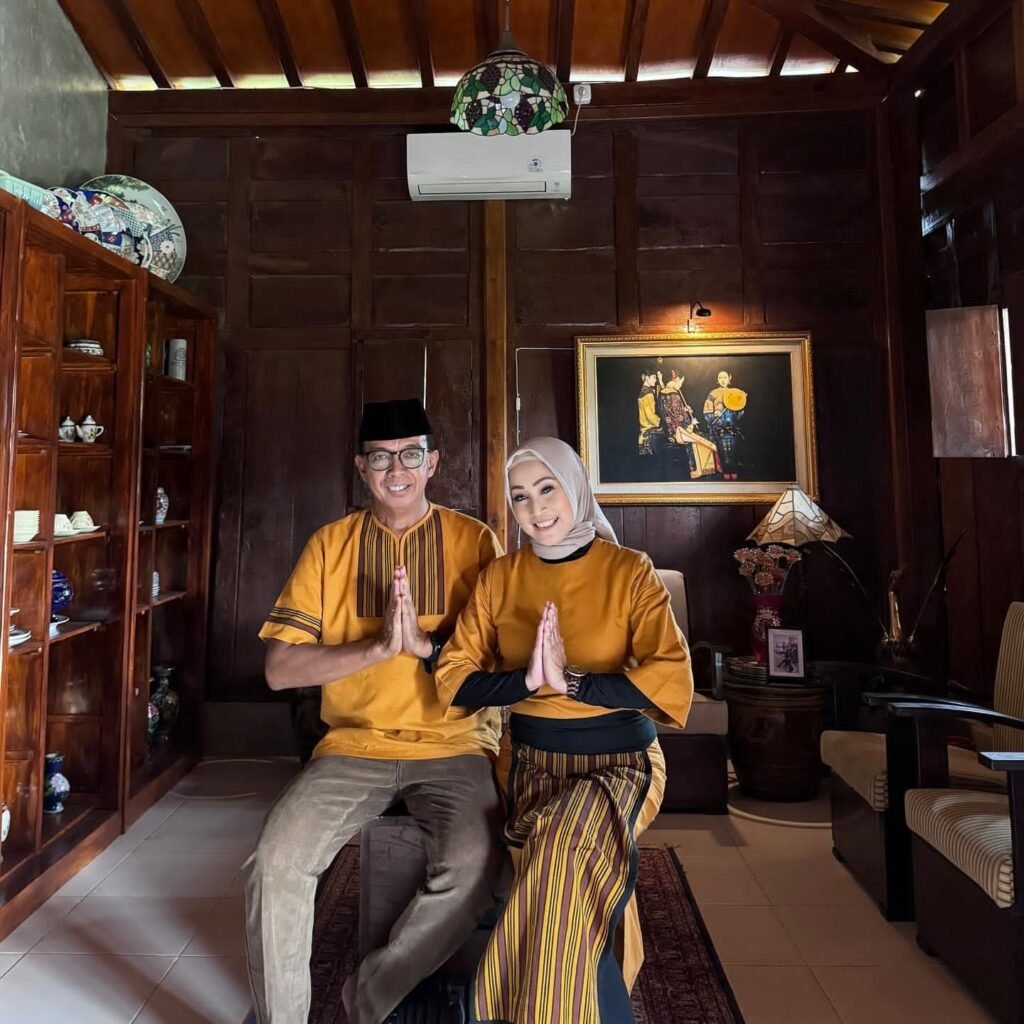 Tetap Aktif di Usia 56 Tahun, Nila dan Suami Hidup Sehat Sambil Kelola Joglo Antik Kediri