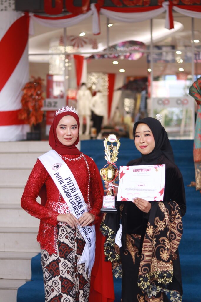 Sibuk Modeling dan Skripsi, Nadia Lavela Buktikan Perempuan Berhijab Bisa Berkarya Tanpa Batas