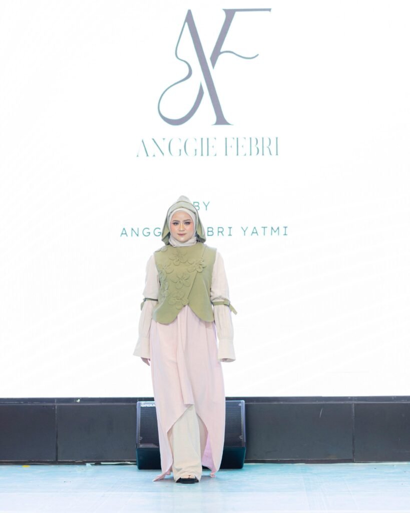 Shinta Bikin Heboh! Finalis Miss Hijab Jakarta 2025 Ini Ternyata Female DJ Berhijab Pertama di Indonesia
